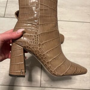 Sam Edelman Tan Croc-Embossed Heeled Boots size 9